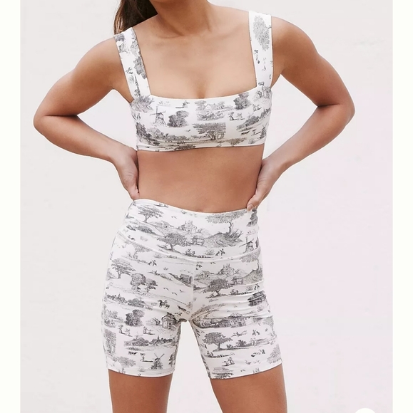 WeWoreWhat Pants - NWT WeWoreWhat Wren Toile Printed Biker Shorts